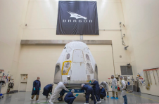 尽管发生了降落伞事故，美国宇航局仍在跟踪五月中下旬SpaceX机组人员的发射