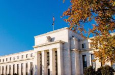 美联储预计到2022年利率将接近零