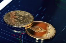 Simon Dedic表示，比特币价格将达到15万美元，以太坊将达到9000万美元