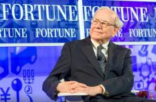 沃伦·巴菲特投资组合：他是保守的祖父还是精明的技术投资者？