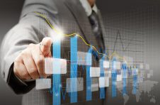 美国贫困率高于4~5月，两极分化日益凸显