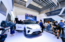 百度与ARCFOX极狐联合发布新一代量产共享无人车ApolloMoon