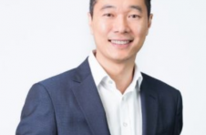 微软公司宣布，2022中华区高级管理团队的最新变动——邹作基和包嘉峰将同时直接向微软公司资深副总裁，大中华区董事长兼首席执行官侯阳汇报