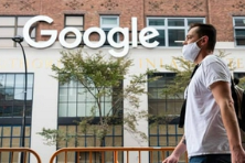 谷歌CEO桑达尔·皮查伊表示员工回归办公室上班时间推迟到10月18日，之所以推迟主要是受到疫情影响