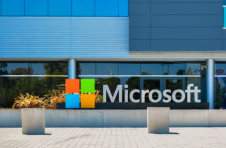 微软公司获得了法庭令，封杀一批假冒微软客户域名的山寨域名，阻止欺诈客户的活动
