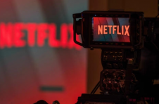 流媒体巨头Netflix宣布与康卡斯特旗下环球影业续签独家授权协议