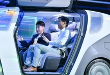 无人车亮相百度世界大会