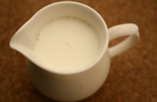 受疫情影响，日本牛奶销量持续低迷，将有5000吨牛奶因滞销被倾倒