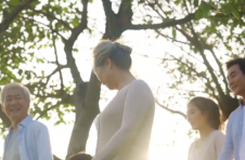 银发经济崛起：保健产业30年蜕变，开启8万亿市场新篇章